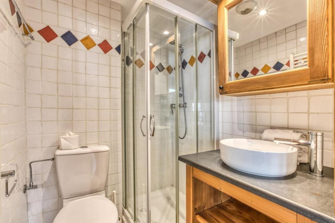 Villa Vallet- Newly Renovated 2 Bedroom Nestled Just Off The Main Street Chamonix Bagian luar foto