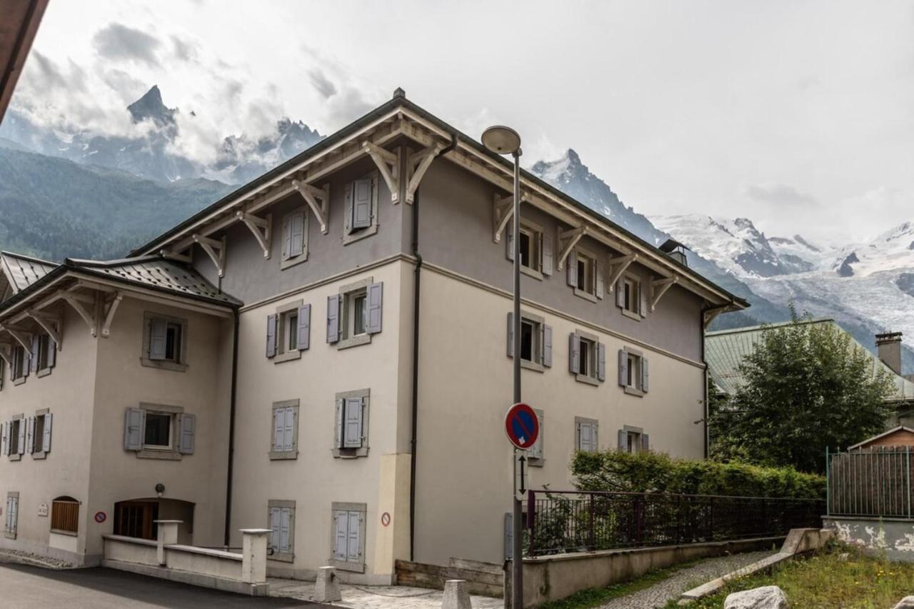 Villa Vallet- Newly Renovated 2 Bedroom Nestled Just Off The Main Street Chamonix Bagian luar foto